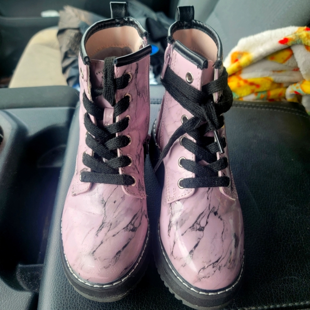 Girls boots